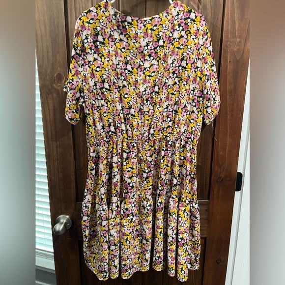 Women Plus Size Floral Dress - Picture 2 of 3